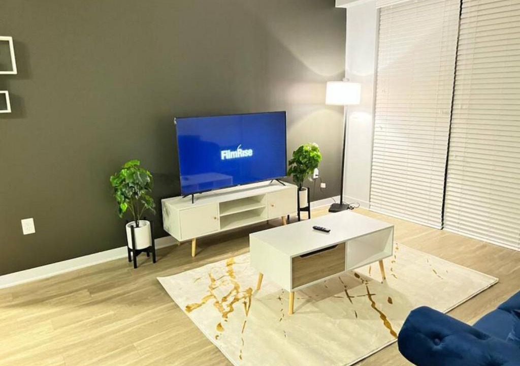 Fountain Square Apartment | Private Bedroom Fountain Square - Shared