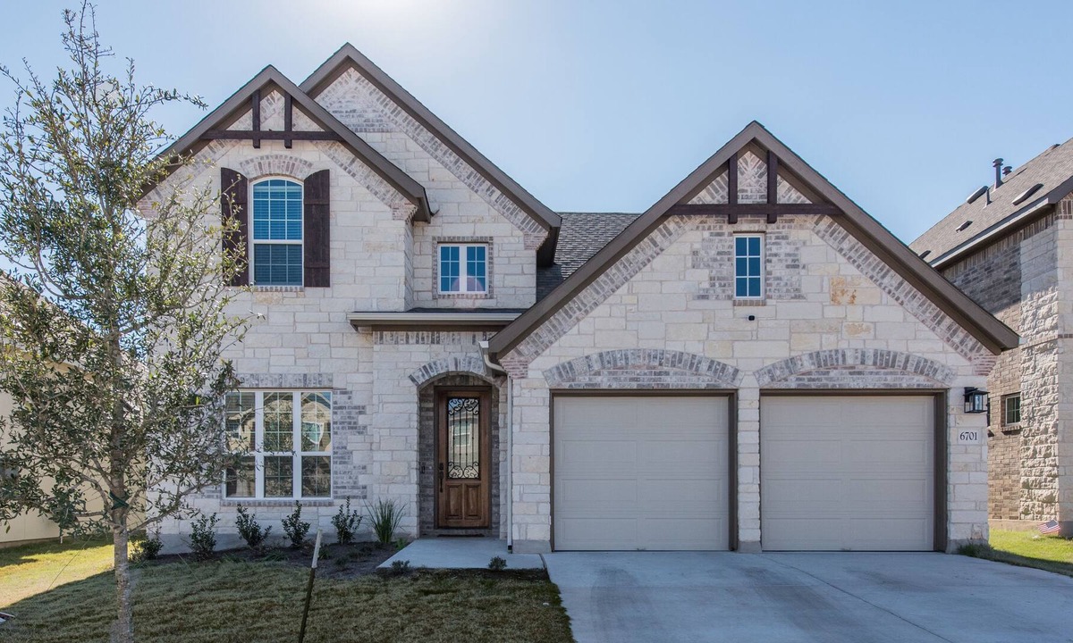 Pflugerville House | Private bedroom with private bathroom