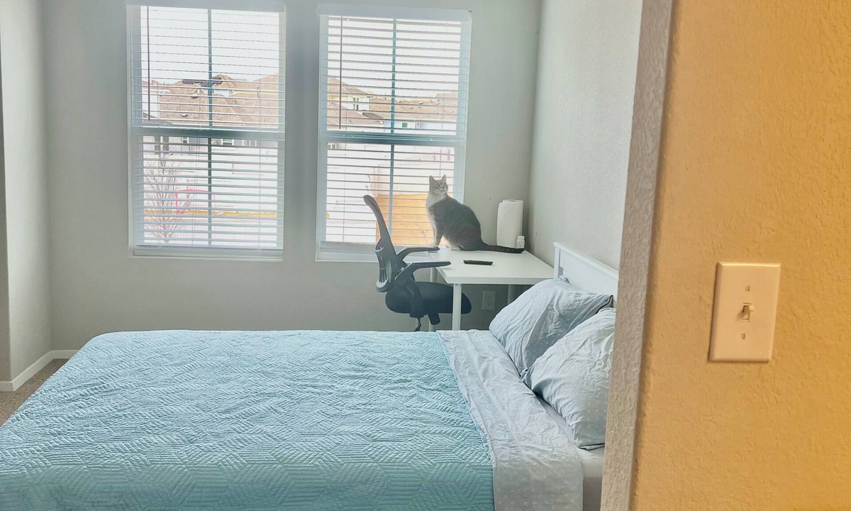 Elgin House | Private Bedroom with full shared bathroom in Elgin, Texas