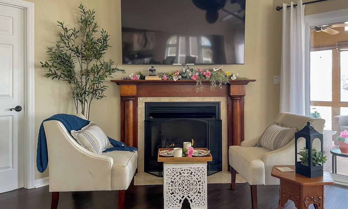 Hayesville House | Private Boat Dock & Grill: Lake Chatuge Getaway!
