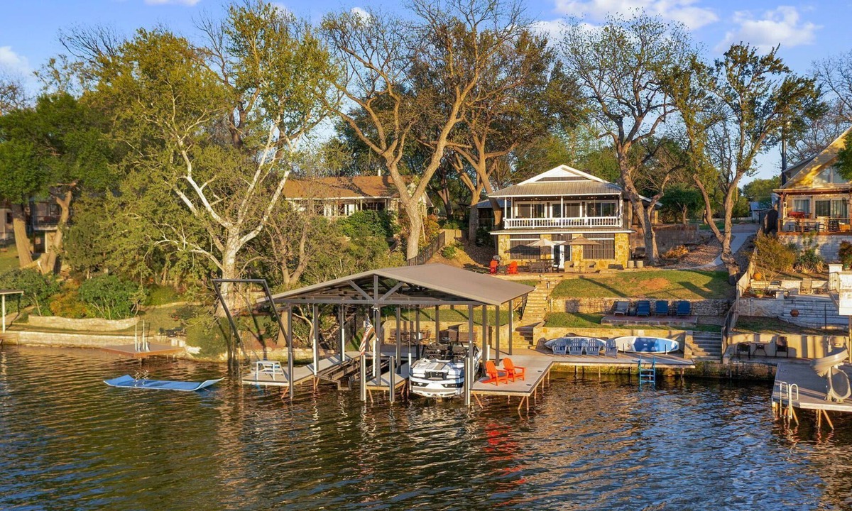Burnet House | Private Boat Slip| Lakefront | Putting Green | Firepit