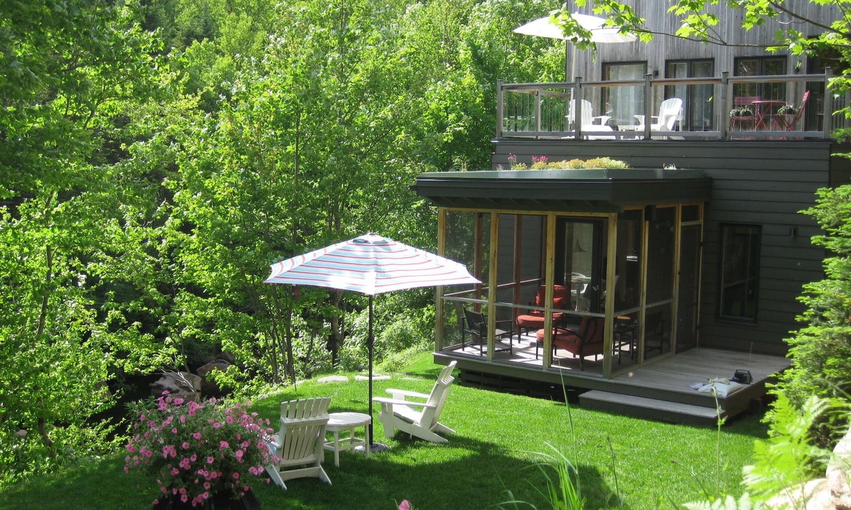 Saint-Brigitte-de-Laval House | Private modern cottage with stunning scenery and direct water access
