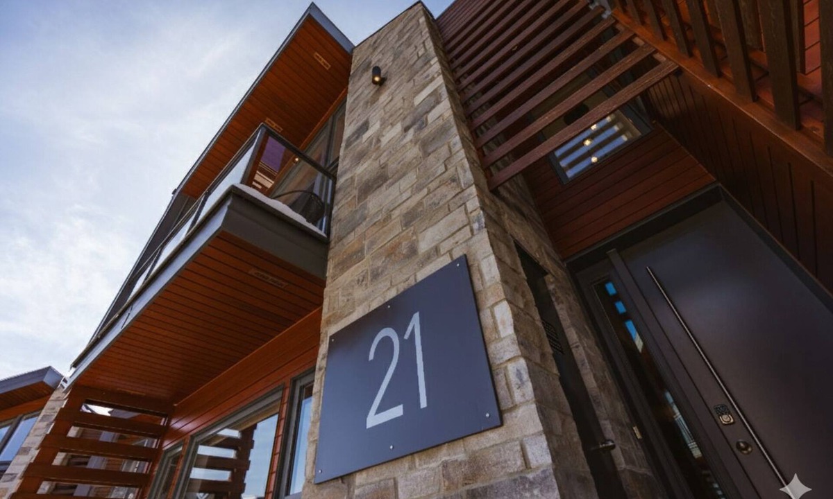 Stoneham-et-Tewkesbury Ski Chalet | Private spa and billiards Stoneham 12 pers CITQ: 287674