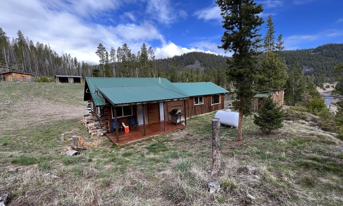 Four Range Cabin | Private cabin bordering national forest