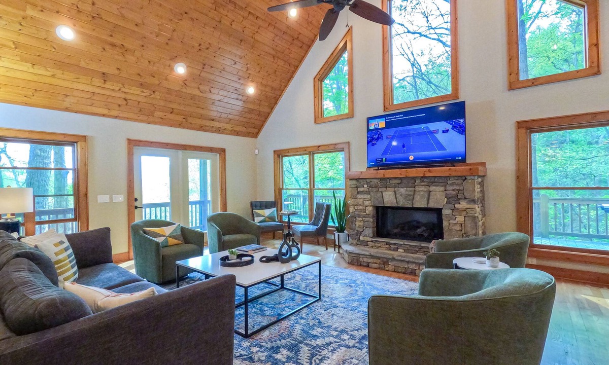 Dillard Cabin | Private Cabin Getaway w/Fireplace, View & Games 🏔️⛳️