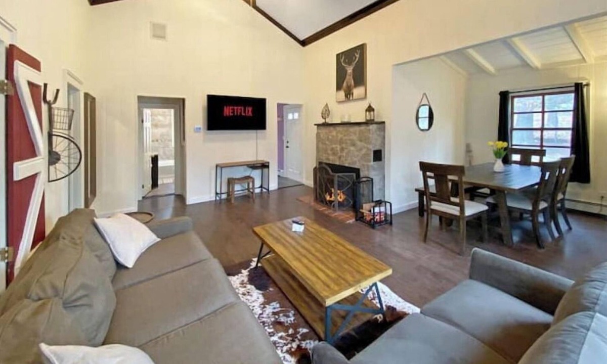 Commack Cabin | Private Cabin in Multi Acre Park!