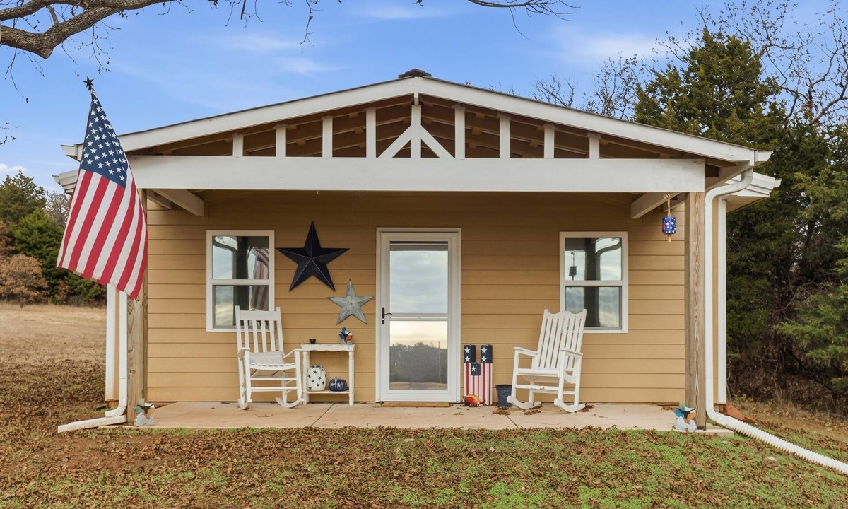Stillwater Cabin | Private cabin on acres, mins to OSU, Tumbleweeds, Lake McMurty & pets welcome.