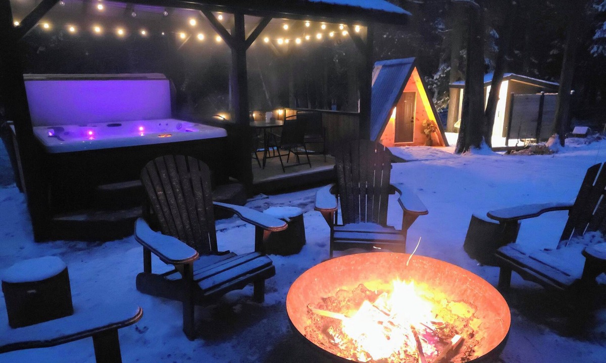 Killaloe Cabin | Private Cabin with Hot Tub, Sauna & A-Frame Bunkie – Sleeps 6
