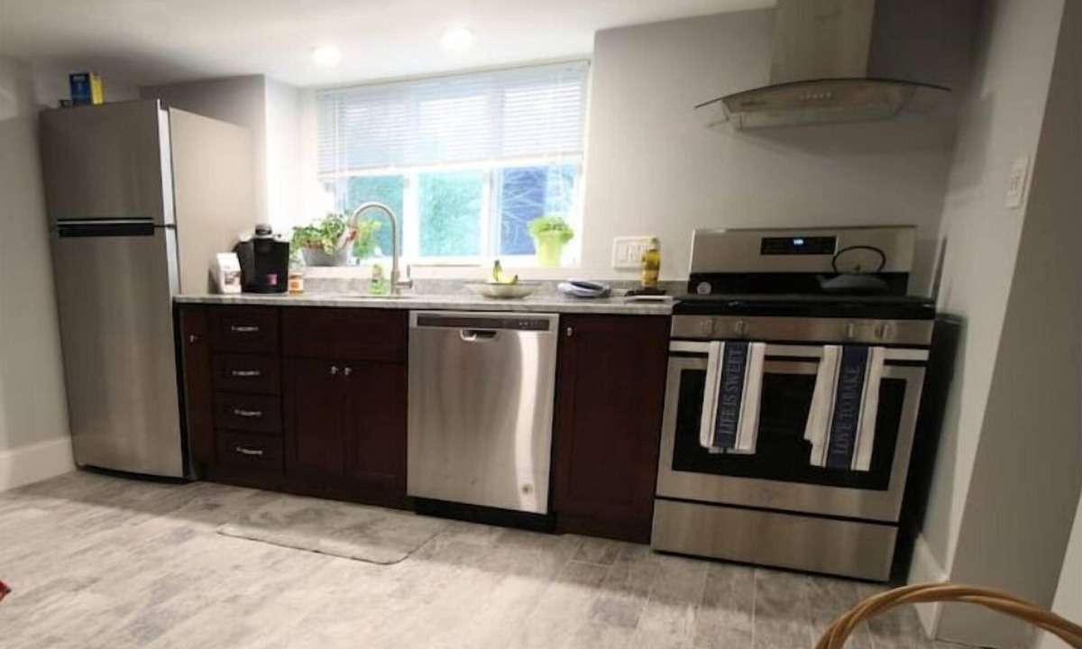 Revere Apartment | Private Charming Apartment Walk to Subway & Beach