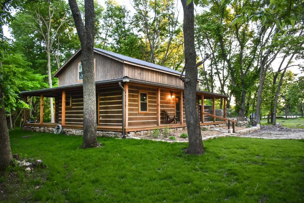 Elmdale House | Private Chase County Cabin on Middle Creek!