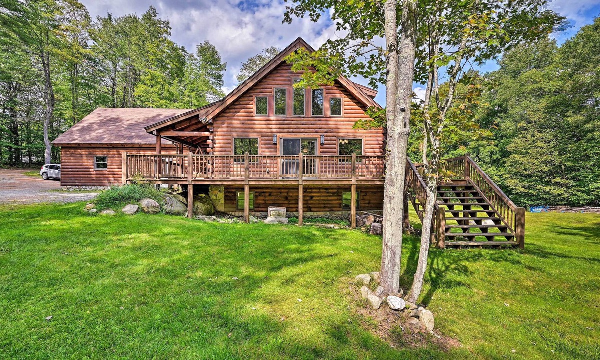 Chester House | Private Chester Home w/Deck, Mins to Skiing!