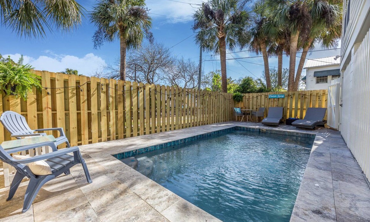 Savannah Beach House | 🌊 ☀️- Private Corner Lot with optional heated pool!⭐️⭐️⭐️⭐️⭐️ rated! ☀️🌊