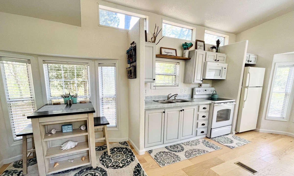 Saint Helena Island Cottage | Private Cottage next to Hunting Island State Park and 5 min from the beach