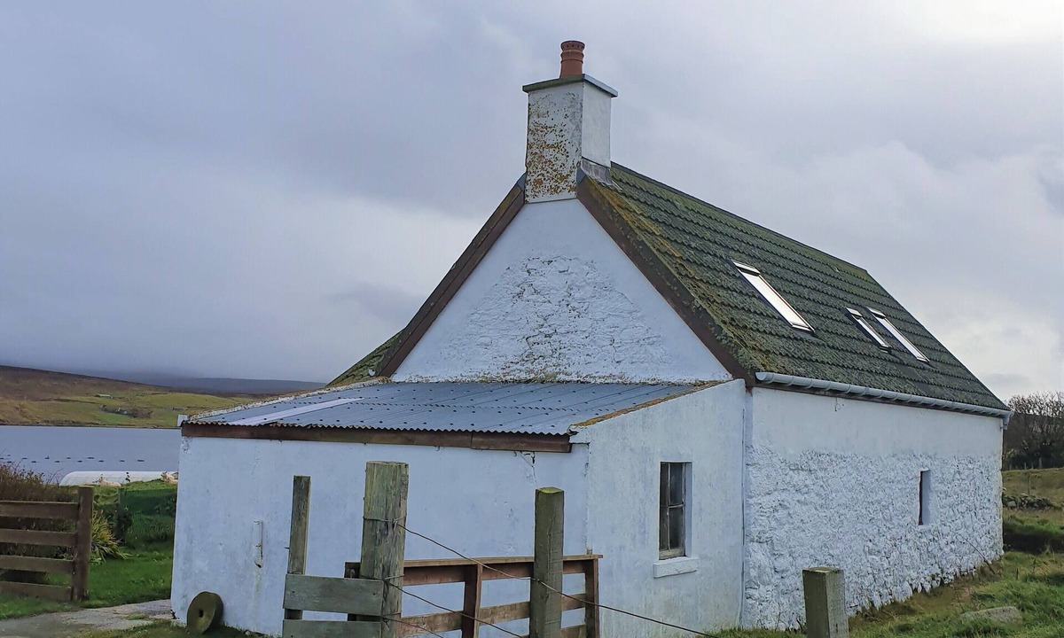 Aith House | Private cottage by the sea