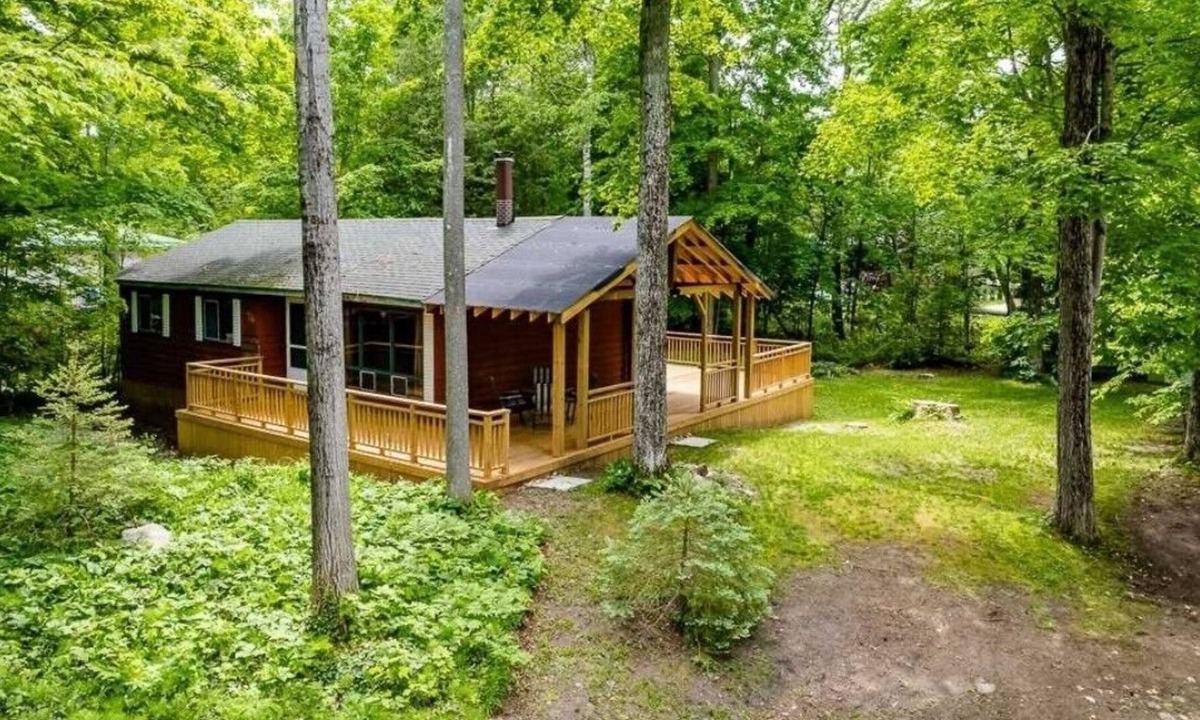 Lafontaine Cottage | Private Cottage Getaway - 2 min from the beach!