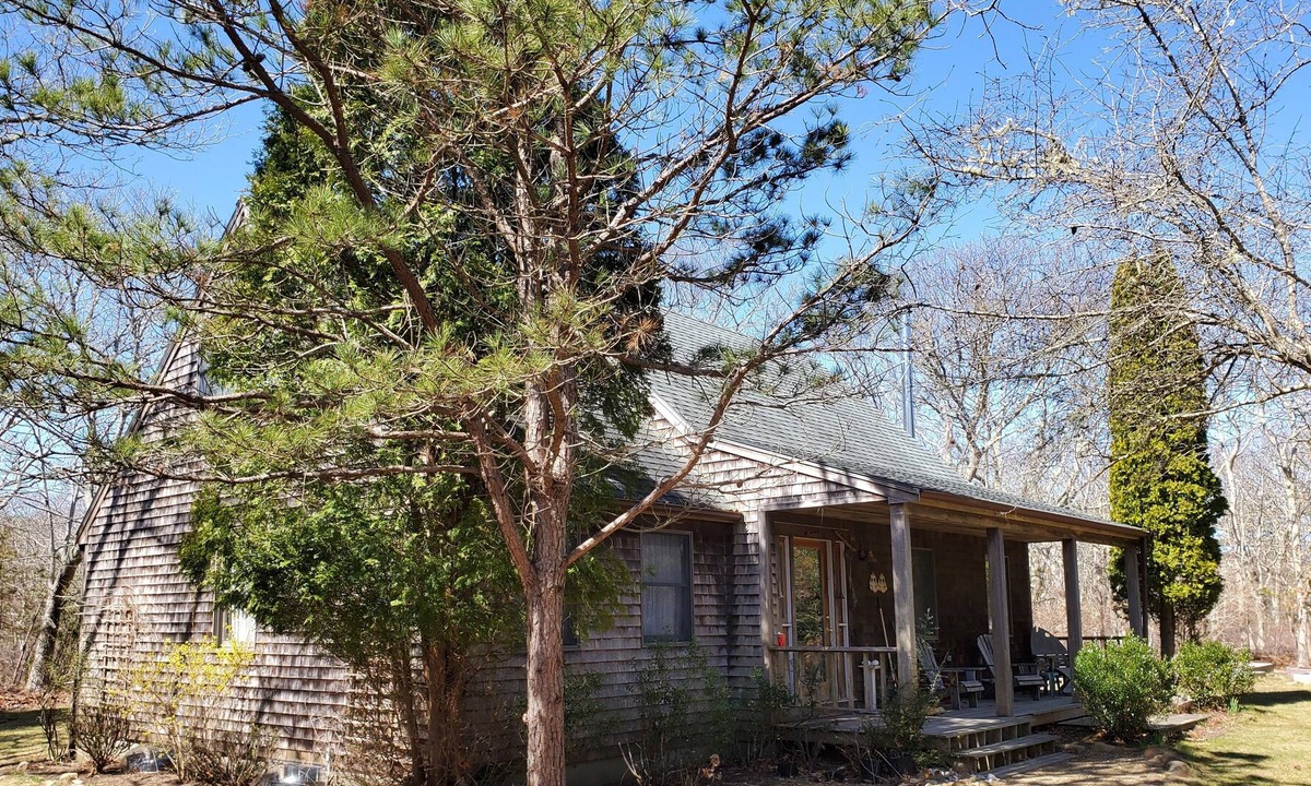 West Tisbury Cottage | Private cottage with association pool