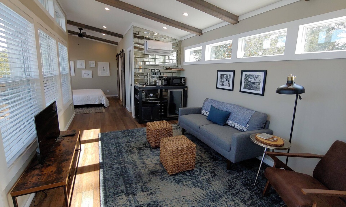 Kyle Hotel | Private cottage with pool & hot tub