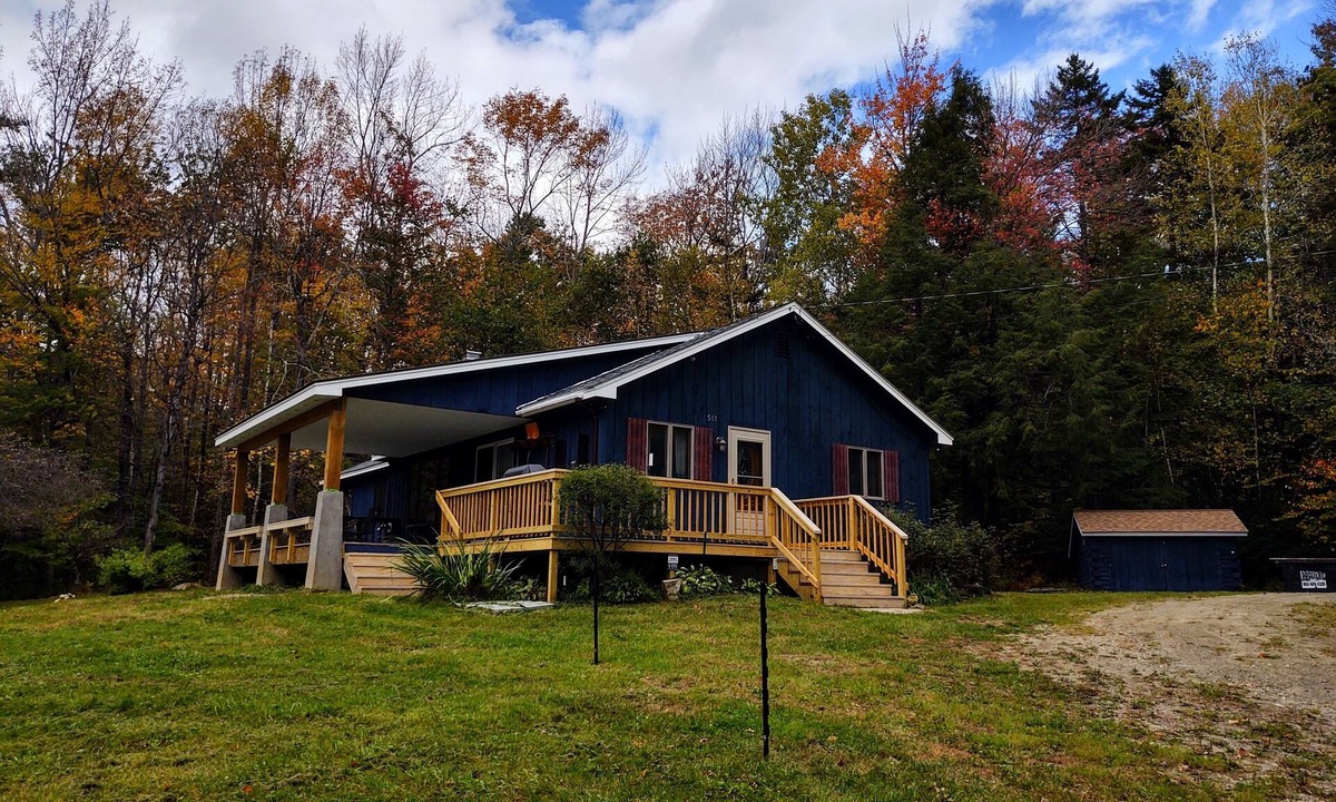 Cavendish House | Private Country Cabin - Close to Skiing and Snowmobiling