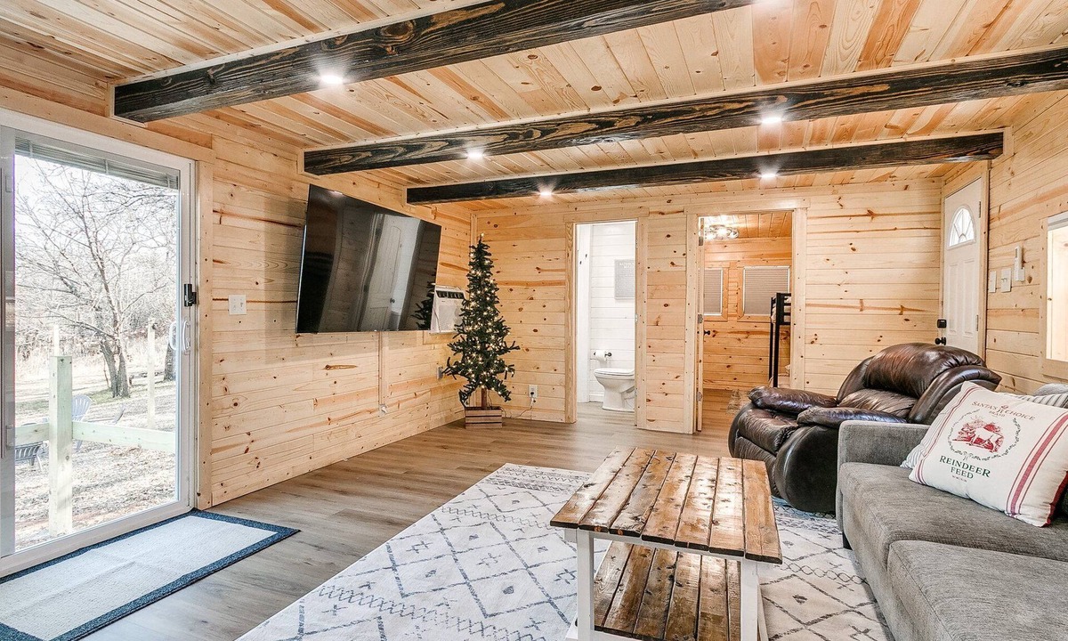 Oklahoma County House | Private Country Retreat with Pond Access, Fire Pit & 75” TV