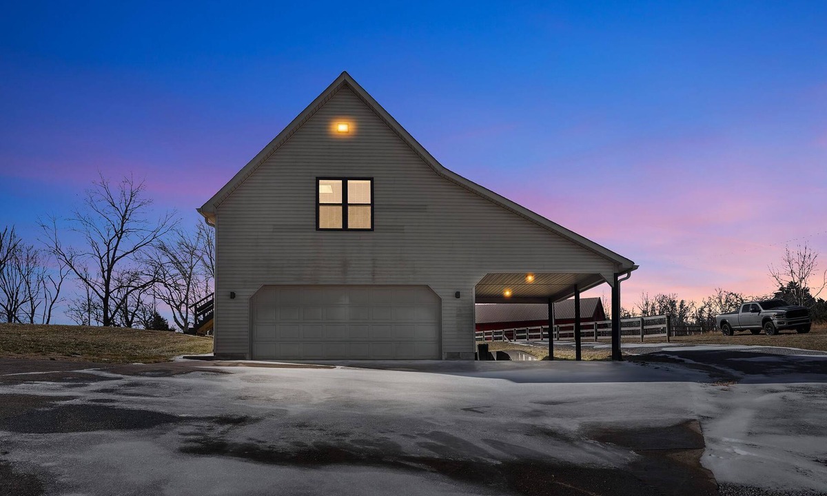 Greenbrier Apartment | Private Country Studio w/Deck & Skylights