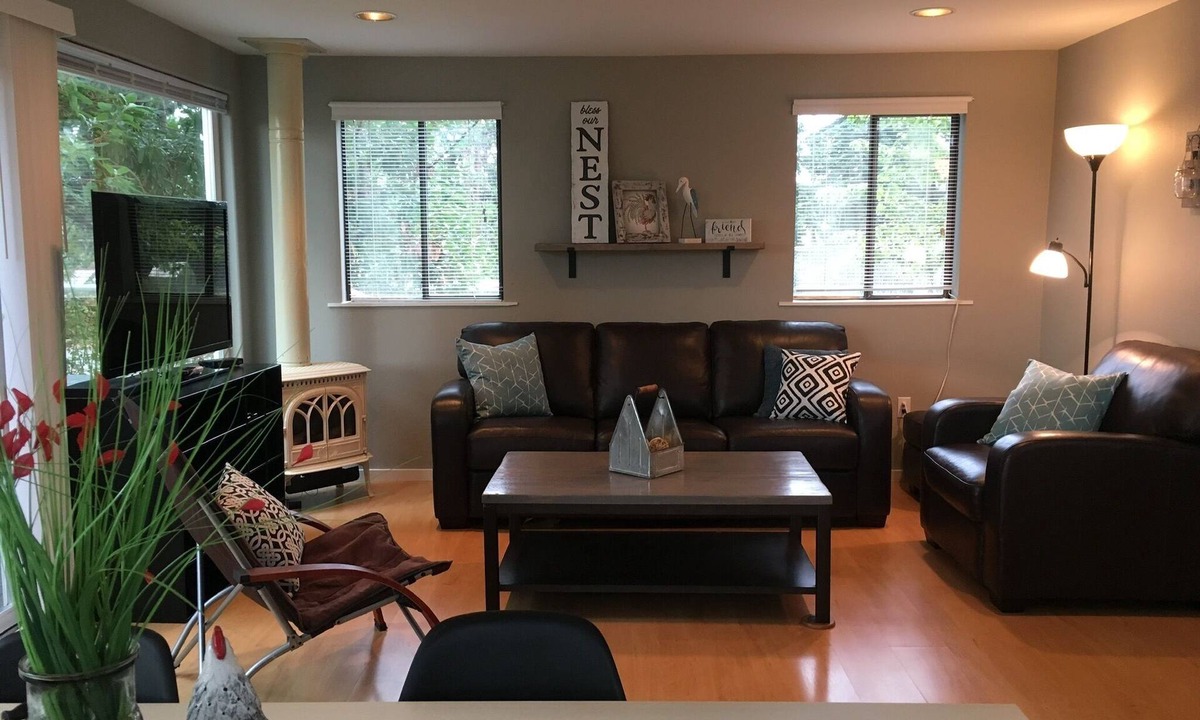 Freeland Cottage | Private Cozy Cottage with view