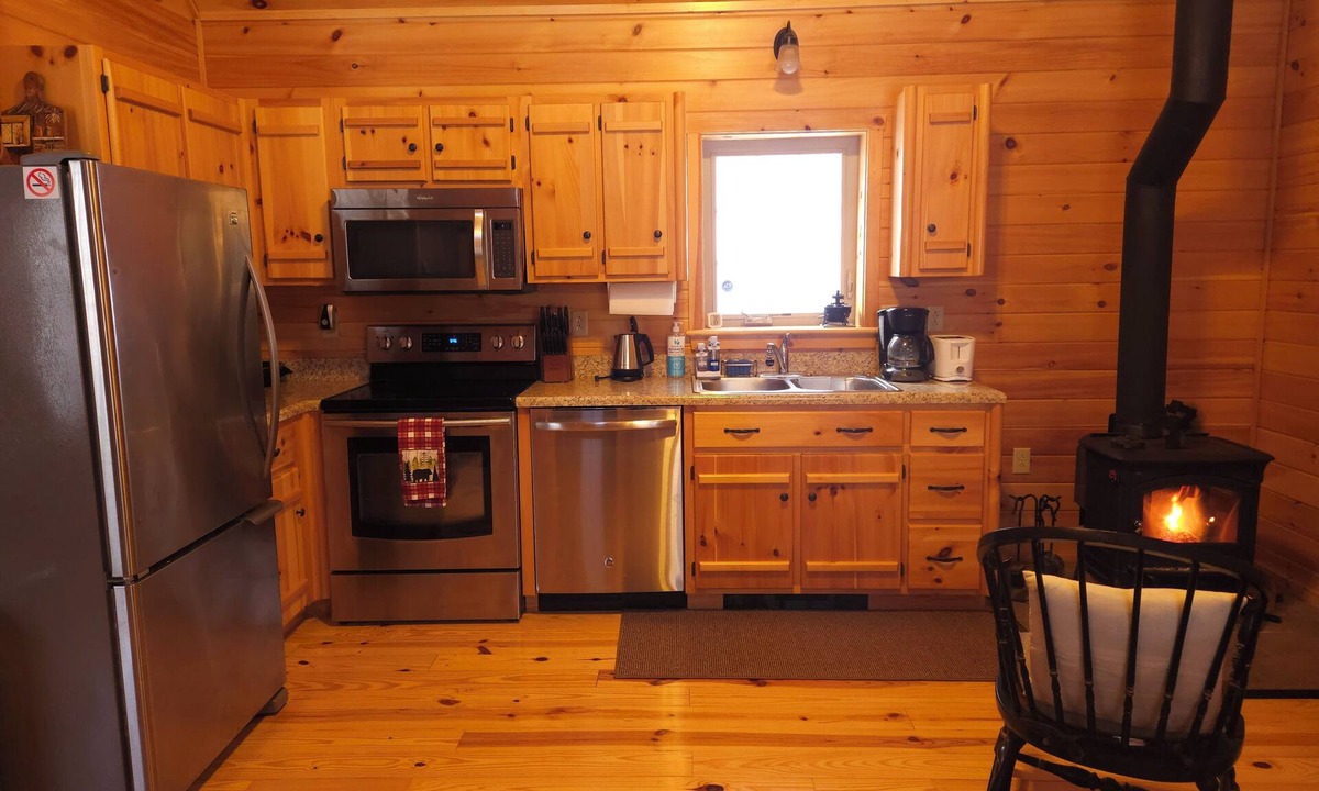 Putney Cabin | Private Cozy Mountain Cabin Hideaway