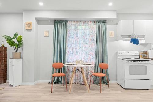 Newtonbrook House | Private Cozy Room with Free Parking