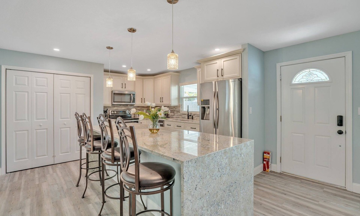 South Sarasota House | Private Cozy Sarasota Home 3 Bedroom Home by RedAwning