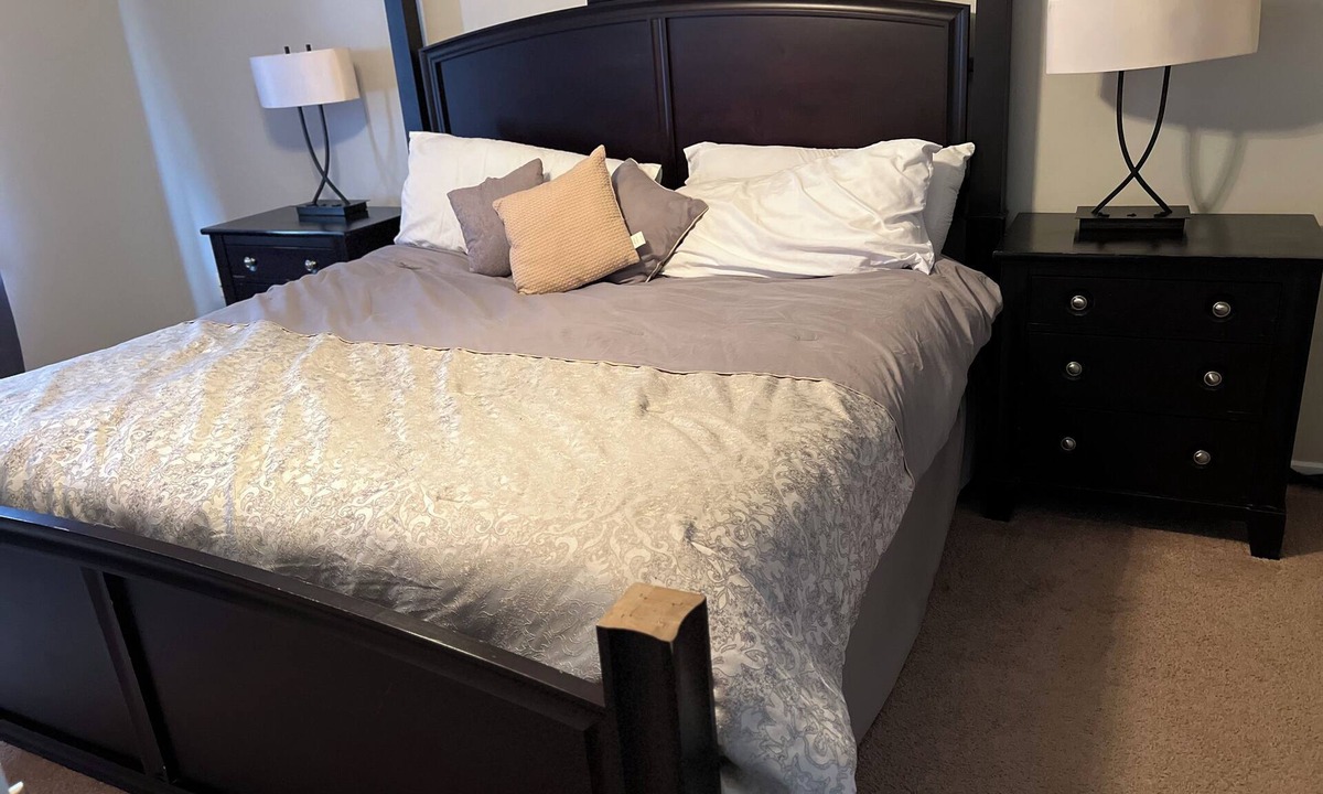 Grove City House | Private Cul-de-Sac Oasis