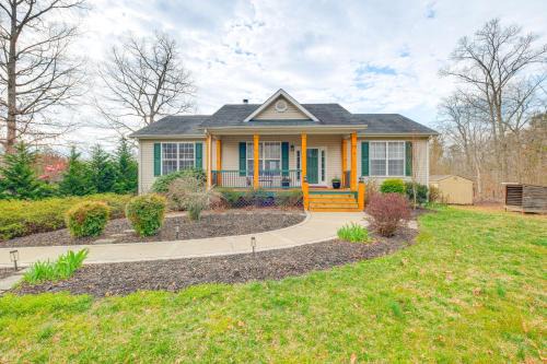 Louisa House | Private Deck & Views: Rural Virginia Escape