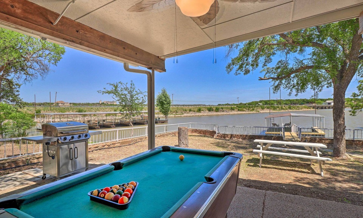 Brownwood Cottage | Private Dock - Waterfront Lake Brownwood Gem!