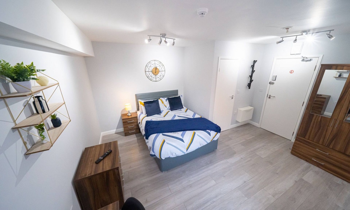 St Helens House | Private Ensuite Room Shared Kitchen St Helen D1