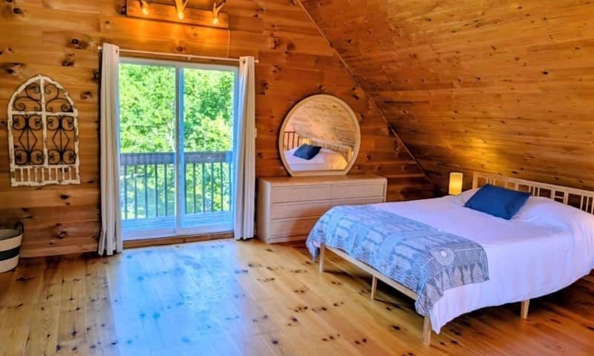 Wakefield House | Private Escape For 2 at L'Auberge des Collines, Wakefield QC