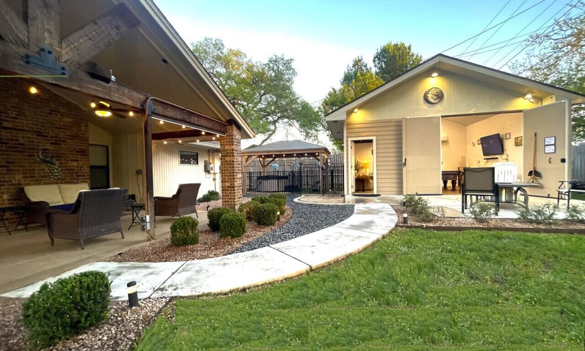 Georgetown House | Private Estate: Office, 4-seat Spa & Game Lounge