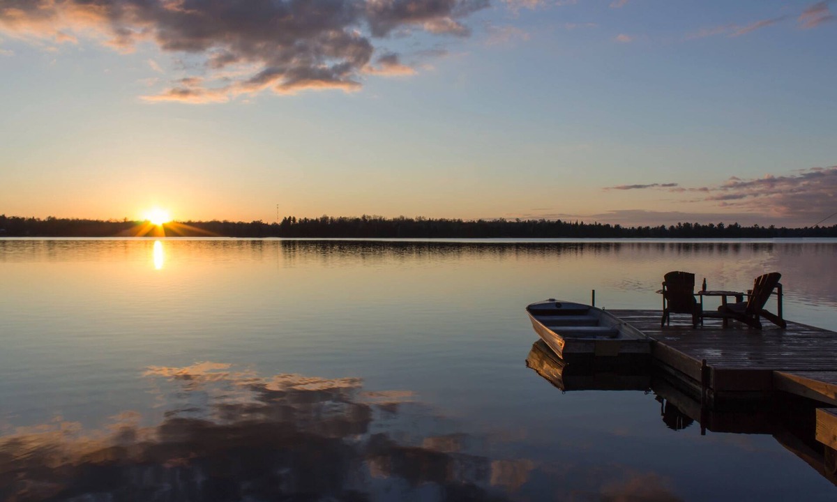 McMurrich/Monteith Cottage | Private Family-Friendly lakefront Sunset views Shallow Water Sandy area for Kids