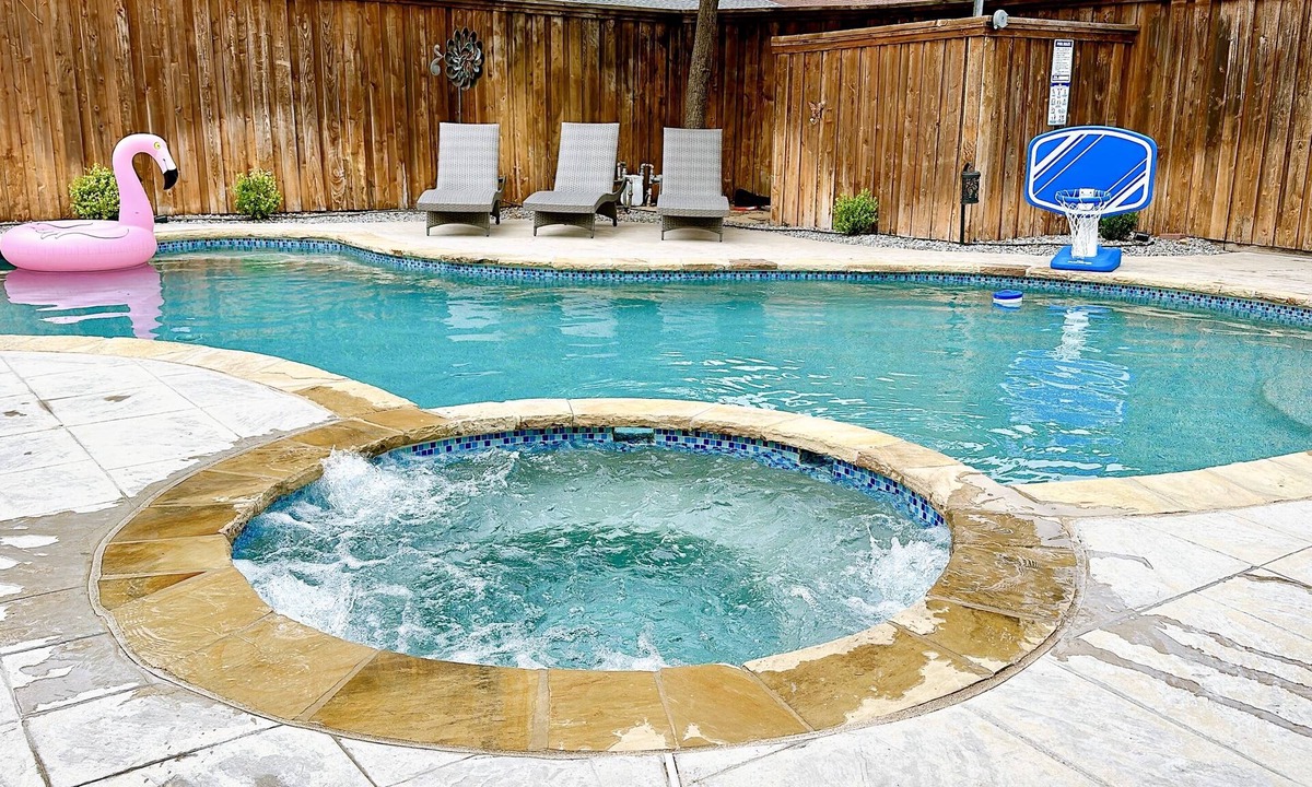 Richardson House | Private Family Heated Pool and Spa, 2 King Beds, Foosball, Game, Cornhole, Grill