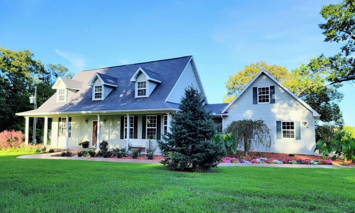Powell Other | Private Farmhouse Retreat in Shoal Creek