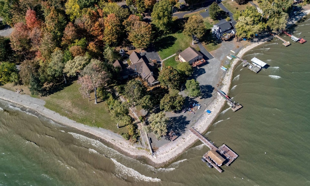 Geneva House | Private FLX Retreat | 200' Seneca Lakefront | Pool