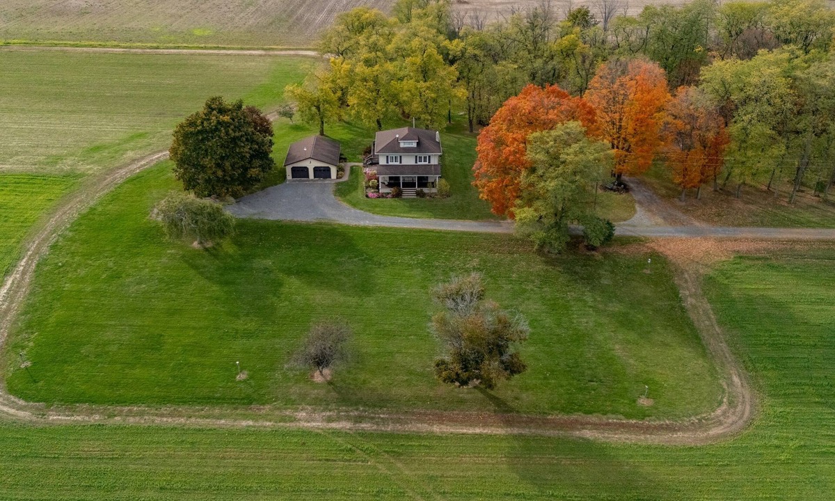 Town of Benton House | Private FLX Retreat | Hot Tub | Pet Friendly