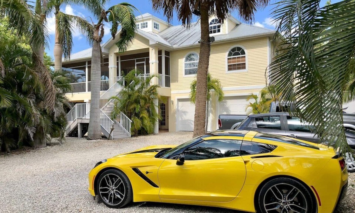 Truckland Apartment | Private for Couple or Single - Beach only 2 miles