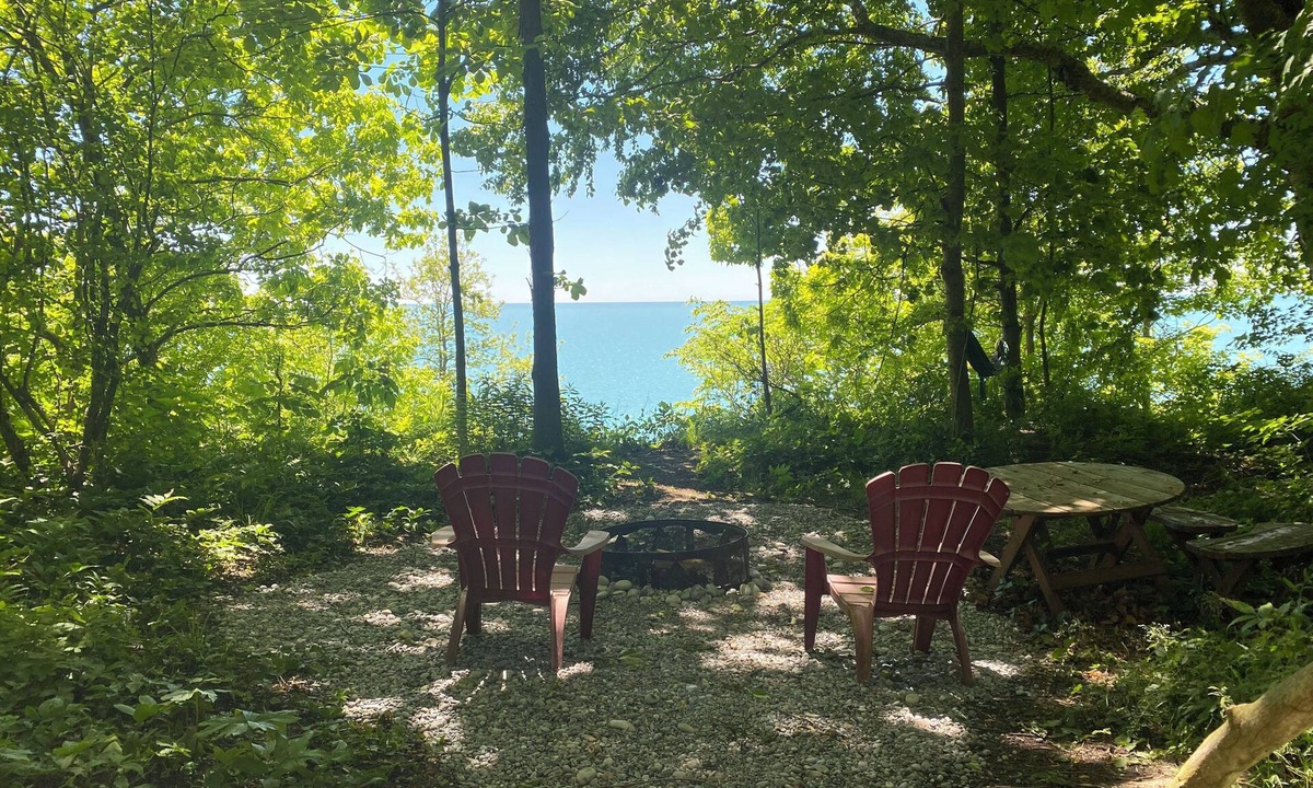 West Elgin Cabin | private Forest dome overlooking Lake Erie