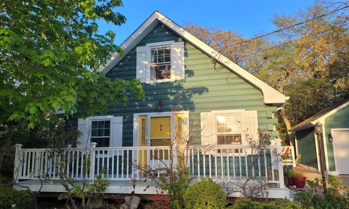 Town Bank House | Private forested log cabin steps from the Bay - pet friendly