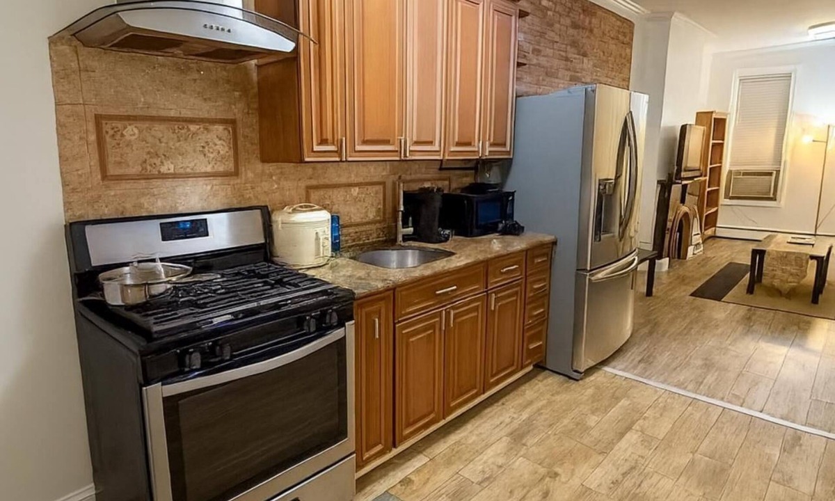 Bushwick Apartment | ~ Private Full Suite-Next to multiple Subway lines ~ Great Location