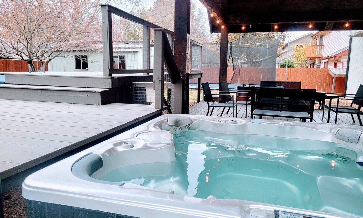 Springfield House | Private Getaway-Pool-Hot Tub-Playset-Entertainment Deck-Blackstone-4b/3b Sleep12
