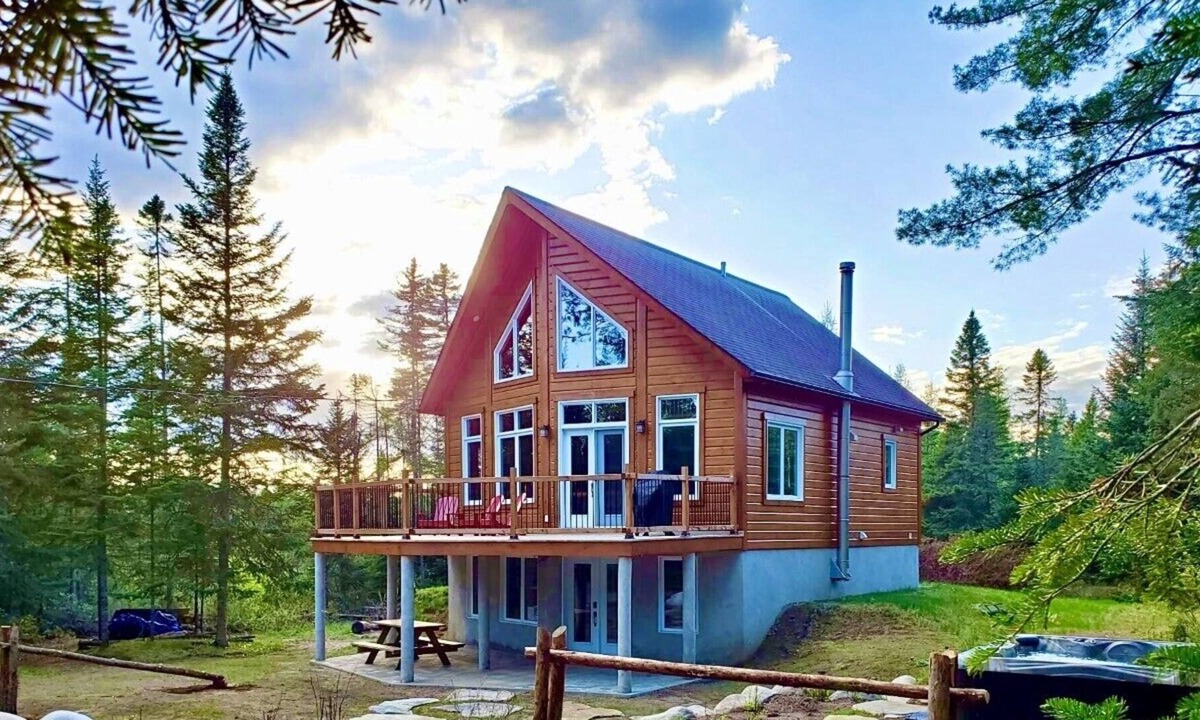 Saint Come Ski Chalet | ★Private Getaway★ Spac w/ Outdoor Spa | St-Côme