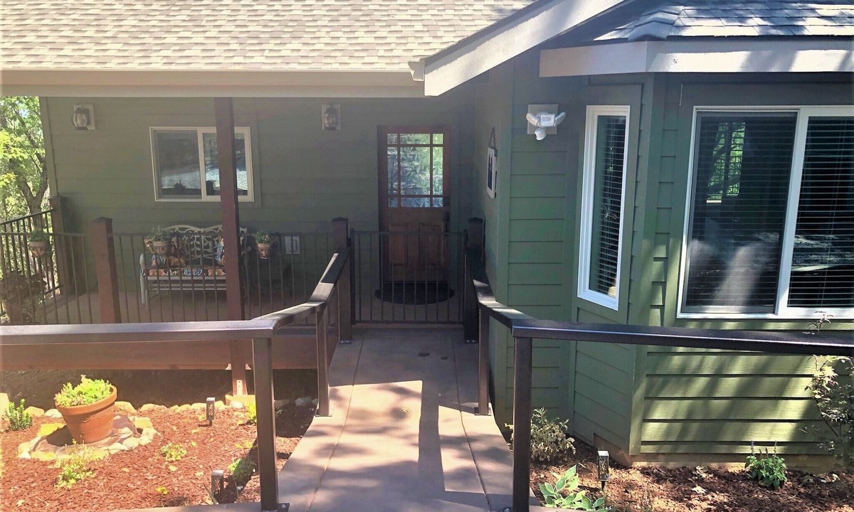 Forest Meadows House | Private Getaway With Beautiful Views