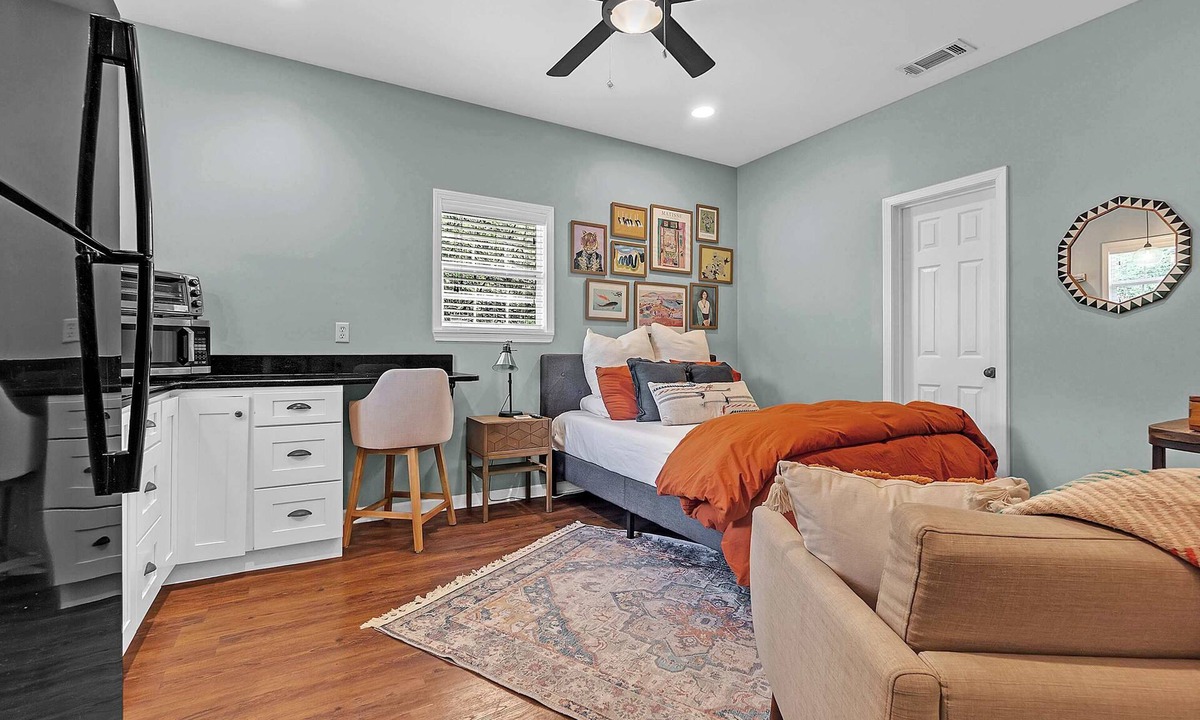 East Memphis House | Private Guest House, Kitchenette