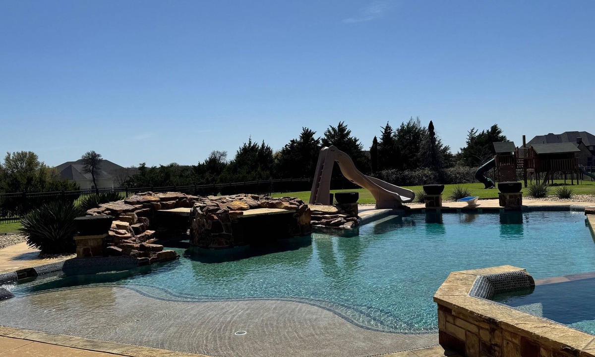 Heath House | Private guest house with Resort-Style pool. 1.8 miles from Heath Boat Ramp.