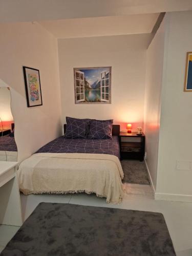 Saint-Victor House | Private Guest Room and Bath Steps from Notre Dame