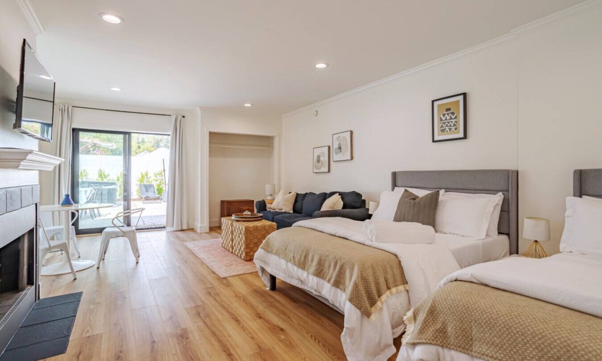 Valley Glen Condo | Private Guest unit Universal Studios hot tub fire pit